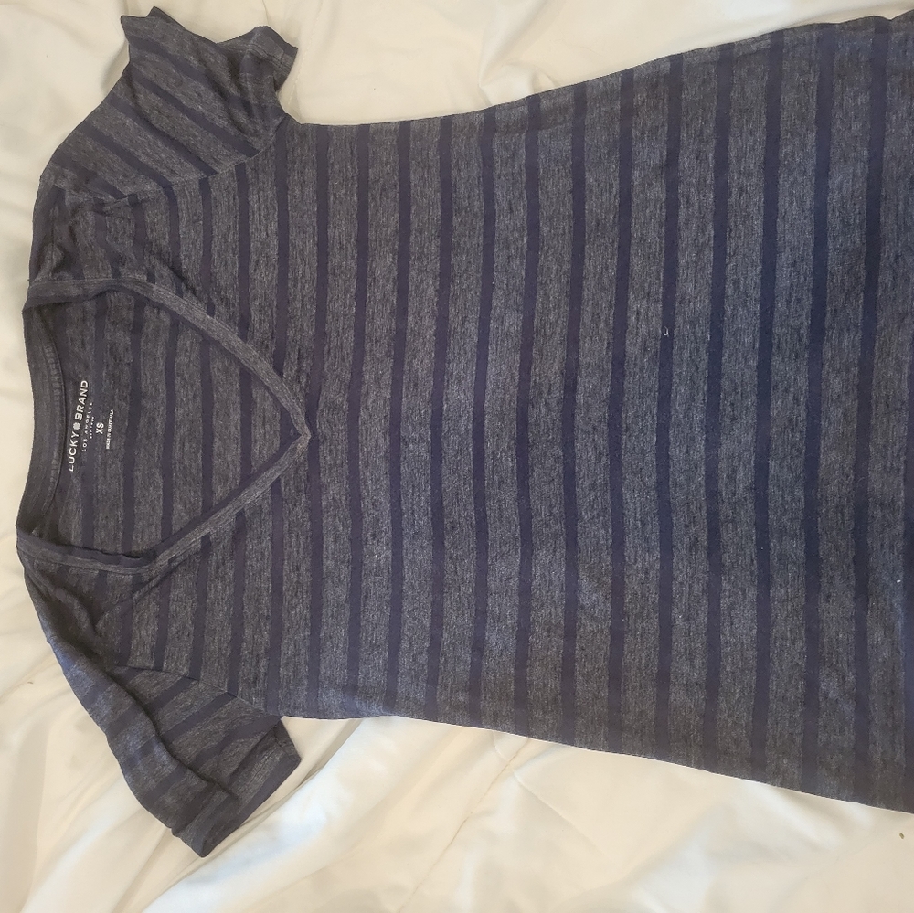 LUCKY BRAND  v-neck, blue striped tee